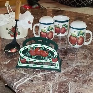 6 piece lot of apple kitchen accessories